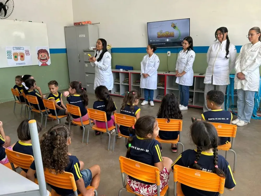 Enfermagem trabalha higiene pessoal e saúde visual com crianças da Educação Infantil em Santa Fé do Sul